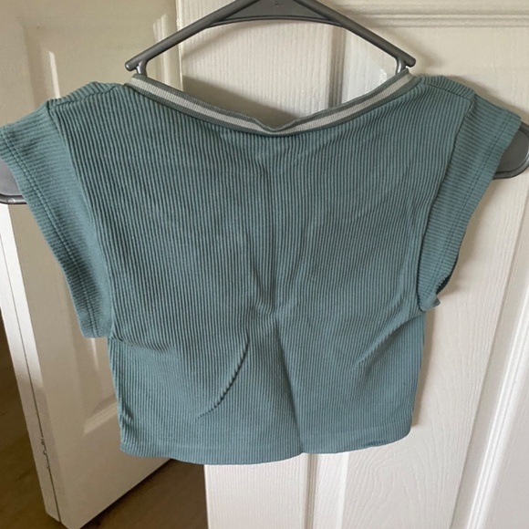 Urban Outfitters Trendy Crop Top - Picture 2 of 2